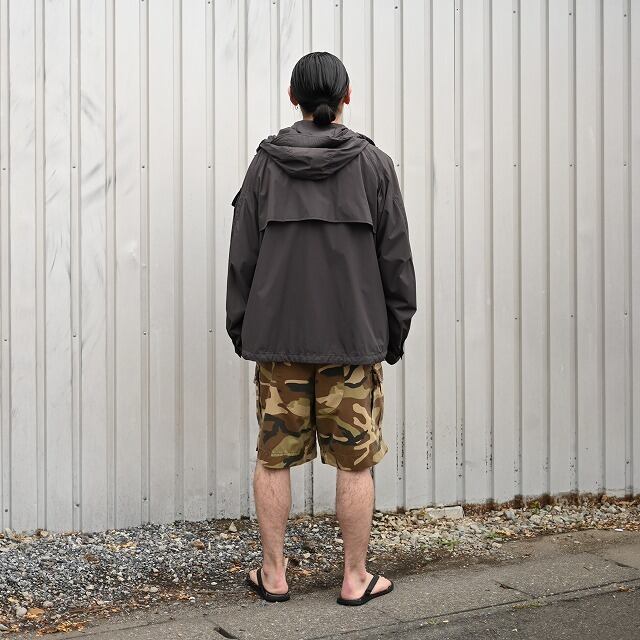 ANACHRONORM(アナクロノーム)なんかいい配色のTシャツと気分なカモ柄