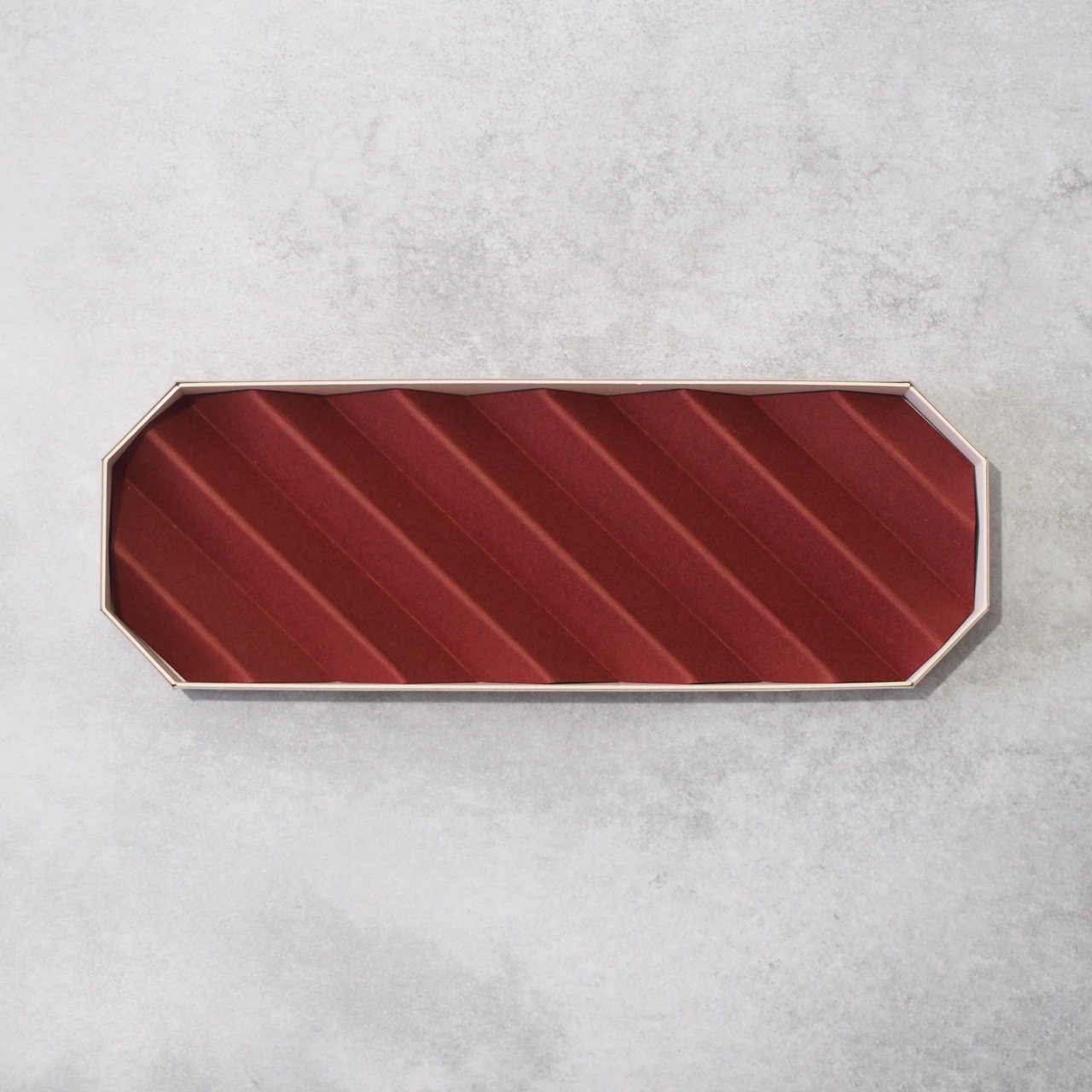 大成紙器製作所 PLEATS TRAY Oblique / Bordeaux & Pearl gray