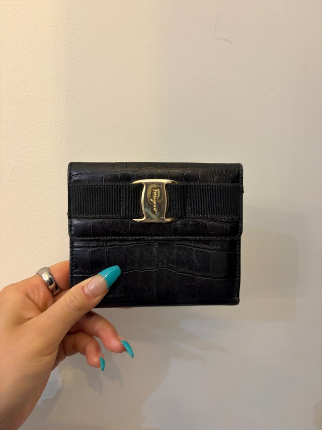 Salvatore Ferragamo / vintage vara black croc-embossed leather wallet.(o)