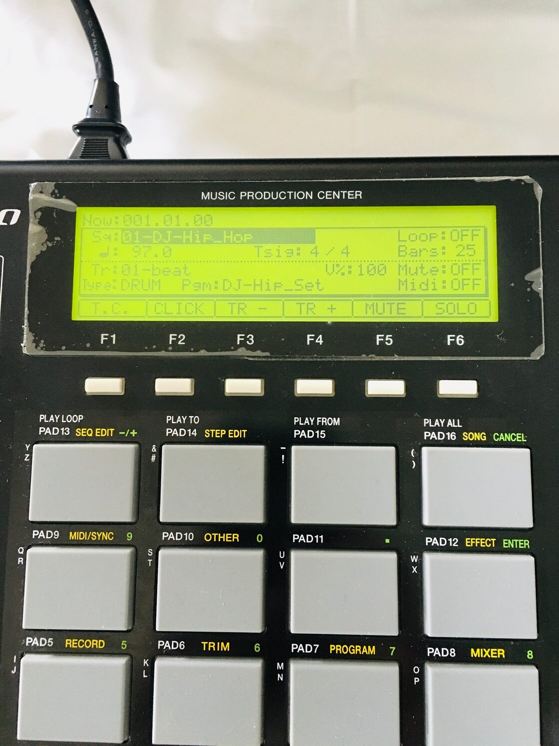 メンテ済み！ AKAI MPC 2000XL CF搭載 スイッチ類全交換！（AKAI の名  