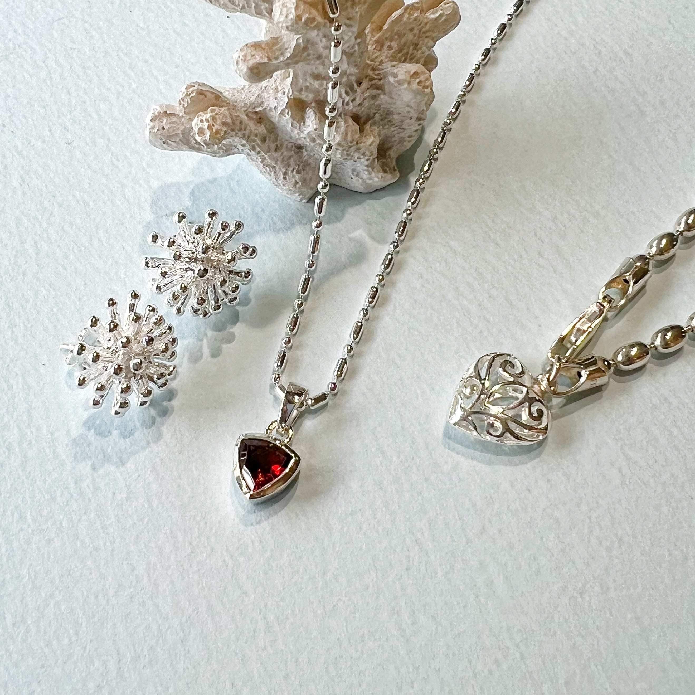 ラスト1！】ガーネット トライアングル ネックレス | 【公式通販】鎌倉