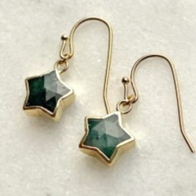 【美石】エメラルド　ピアス　（イヤリング金具に変更可）　6124