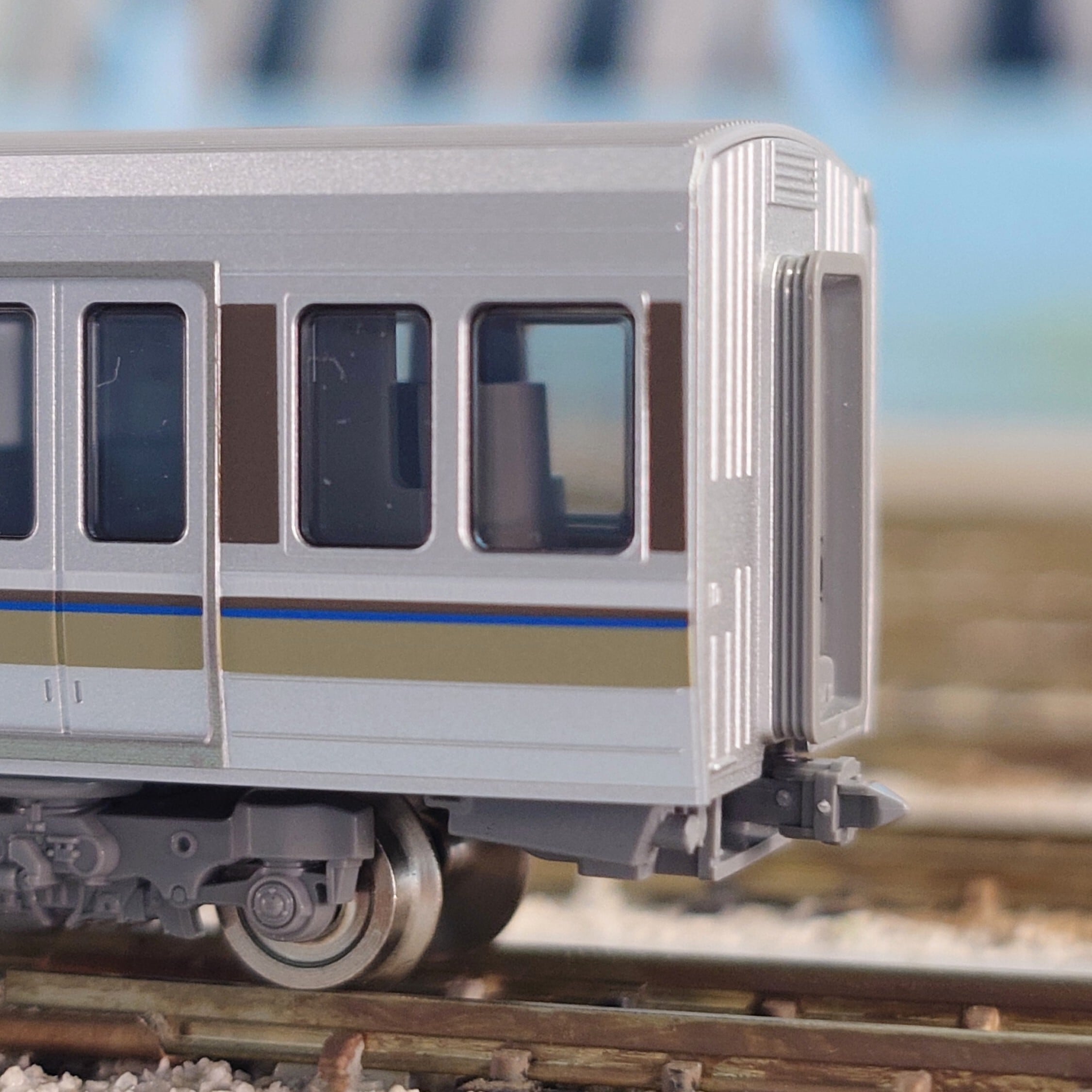 TOMIX 223系1000番台」用トイレタンク、車端部床下機器8両分