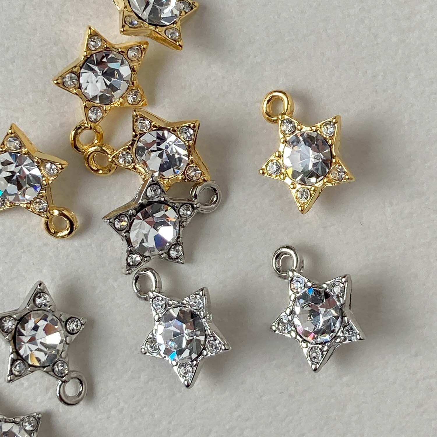 星型石座のビジューメタルチャーム | Dua-アクセサリーパーツショップ