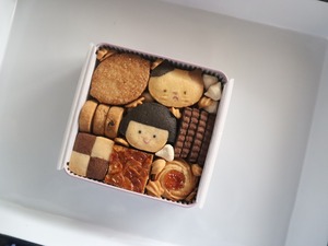 【2缶〜ご注文用】ネコと女の子の缶