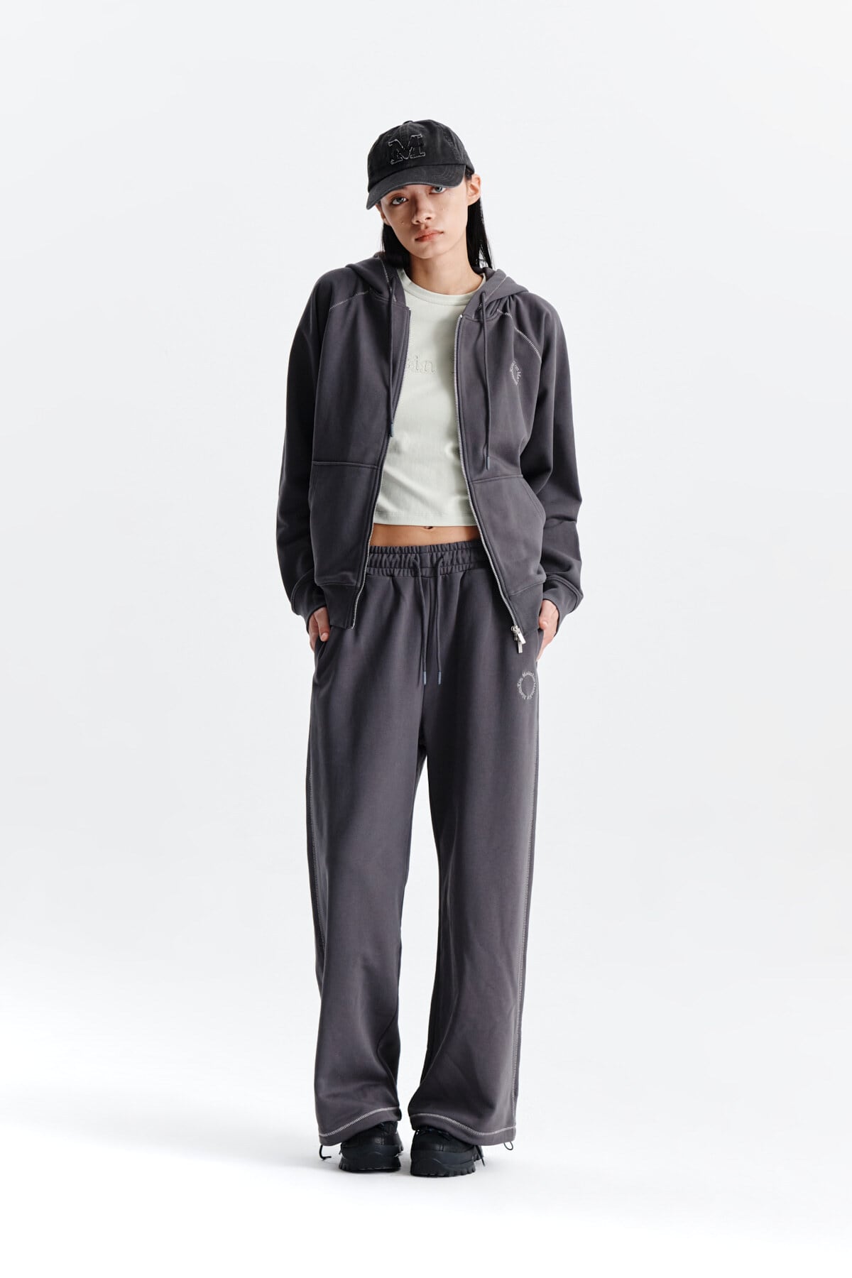 Matin Kim ダークグレー　パーカー S 韓国購入 MUSINSA公式 | MATIN KIM PIGMENT TERRY BIG LOGO ZIP HOODIE IN CHARCOAL