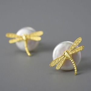 トンボのピアス - 細やかなディテールが特徴　P194