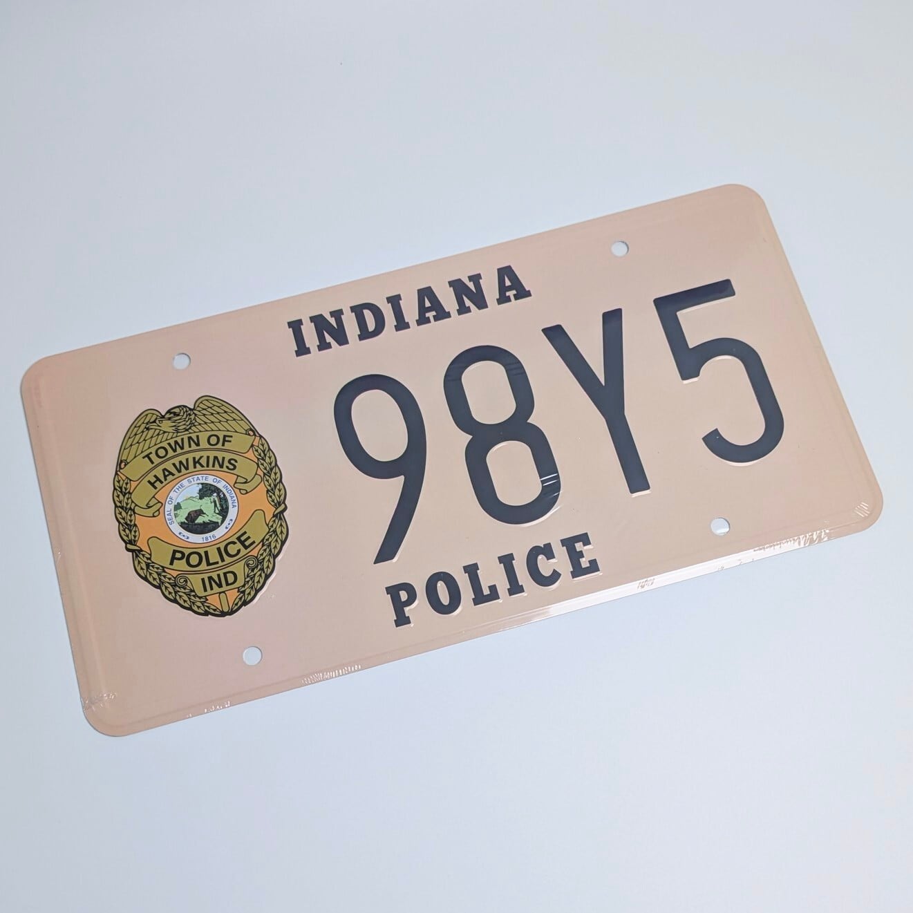 【 Stranger Things ( ストレンジャーシングス 】 Hawkins Police Car / ホーキンス警察 / ジム ホッパー『98Y5』 / ナンバープレート / ライセンスプレート 〚アメリカン雑貨 アメトイ〛