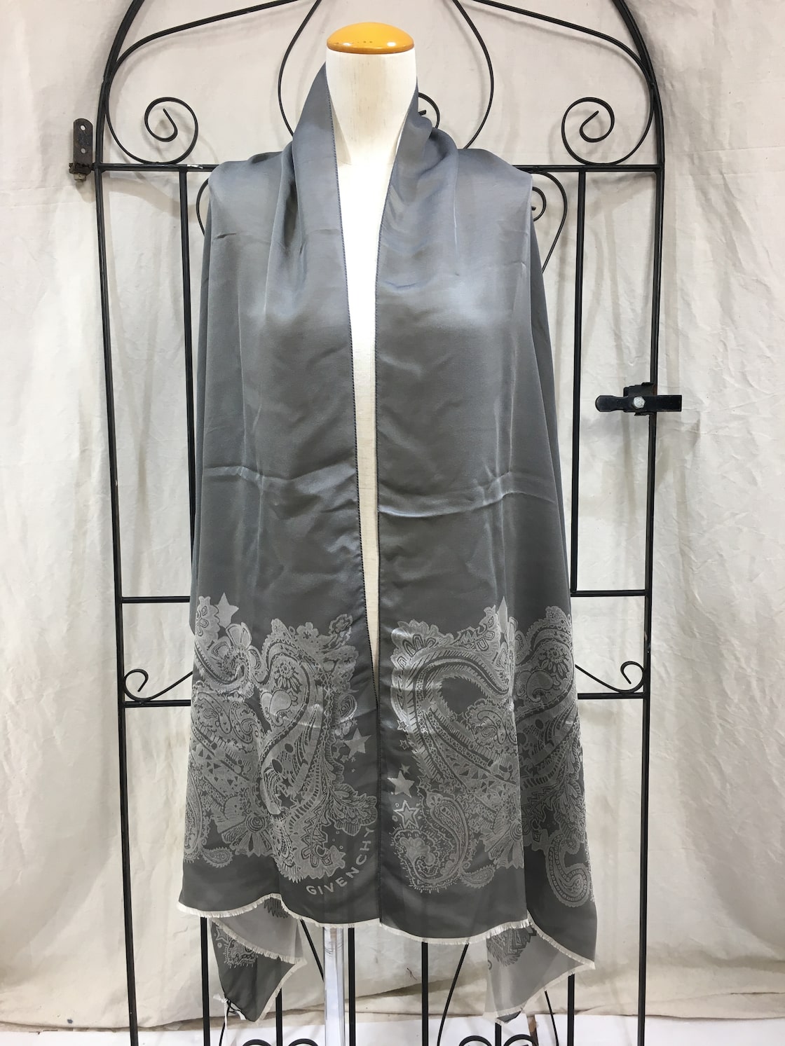 ◎.GIVENCHY PAISLEY PATTERNED SILK100% LARGE SIZE SHAWL MADE  