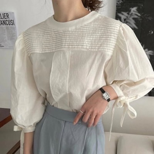 2025春夏トップス シャツ リボン ラウンドネック プリーツ 長袖 ゆったり 秋 白 茶色 おしゃれ かわいい ガーリー キュート 甘め 韓国ファッション レディース お出かけ