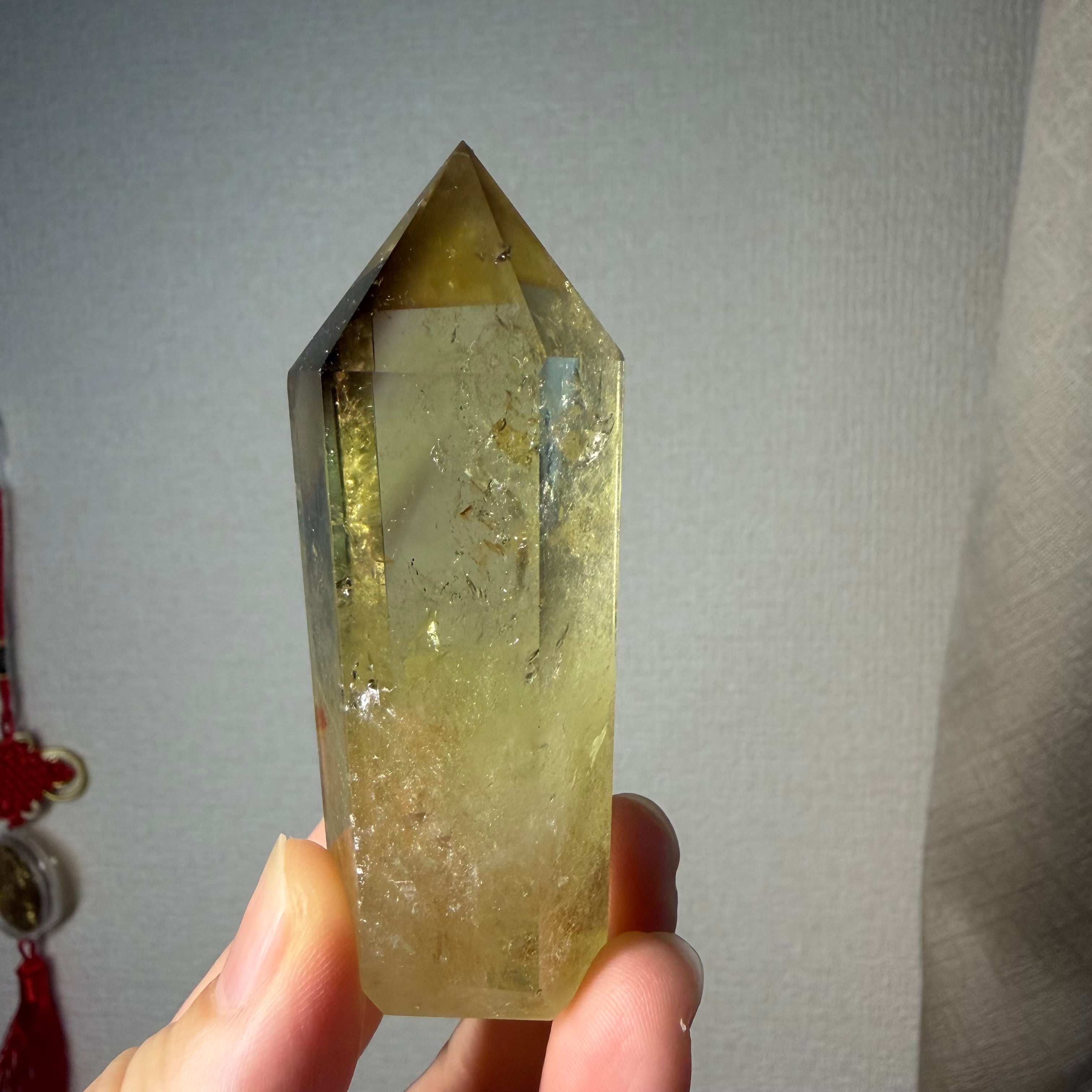 白稜の灯（はくりょうのひ）｜ヒマラヤ産水晶ポイント（140g／木製台座