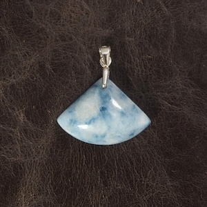 糸魚川翡翠 コン沢 青翡翠 扇形ペンダントトップ 2.8g  Itoigawa Blue Jadeite fan pendant top