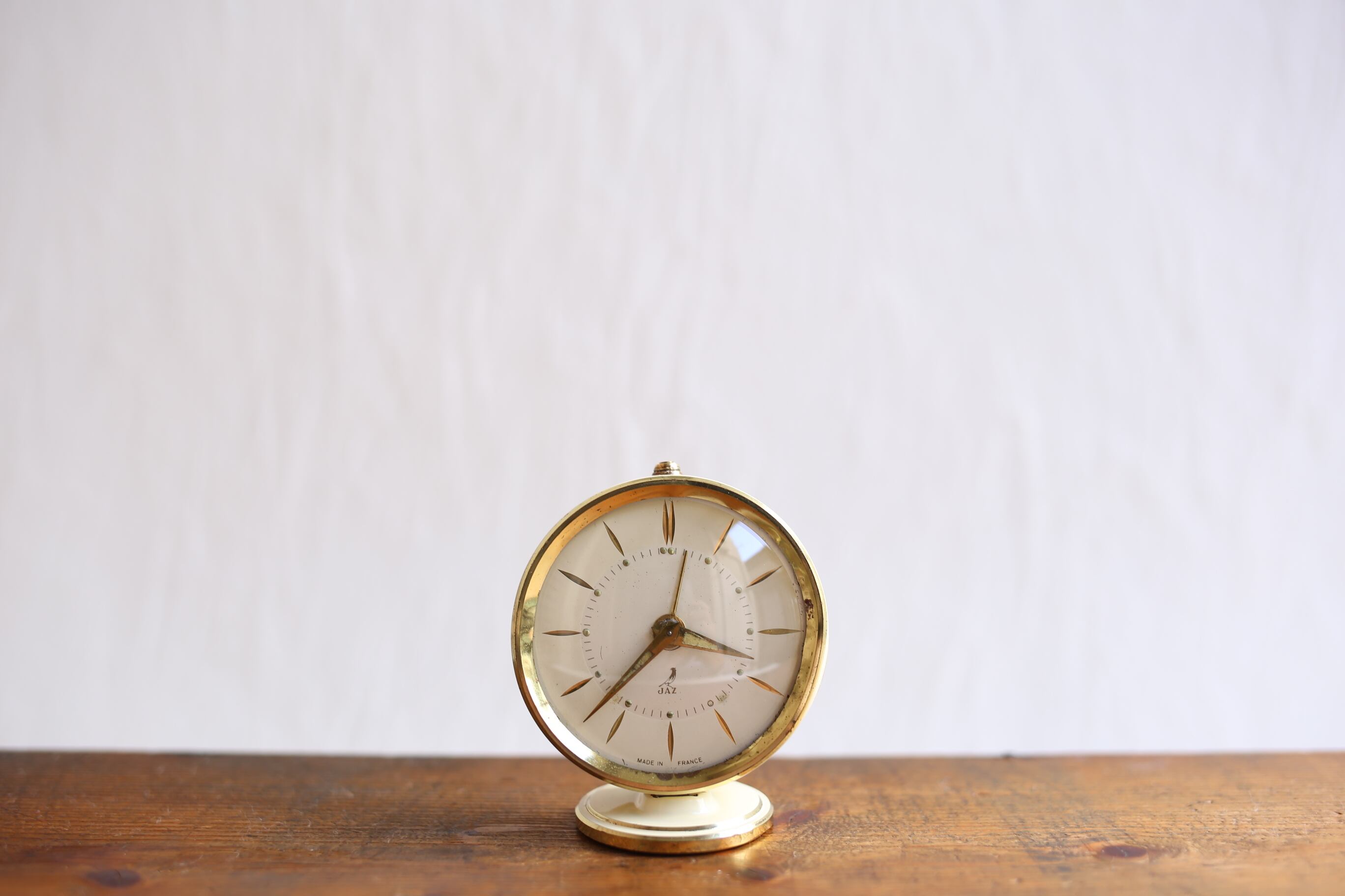 フランス アンティーク ヴィンテージ JAZ 目覚まし時計 アイボリー×ゴールド (ディスプレイ用)N-03384