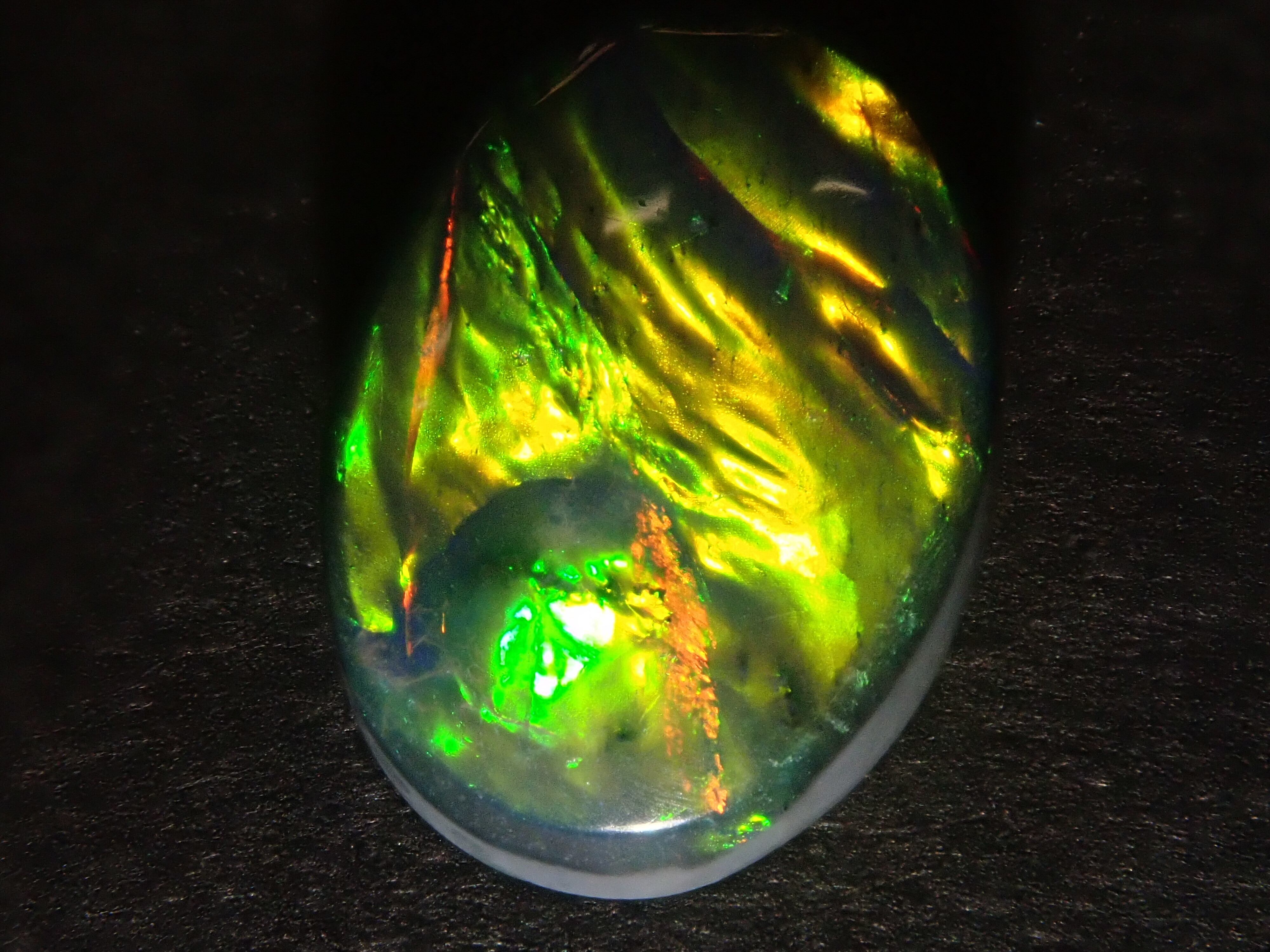 オーストラリア産ブラックオパール 1.600ct | Gem Shop Urcaguary