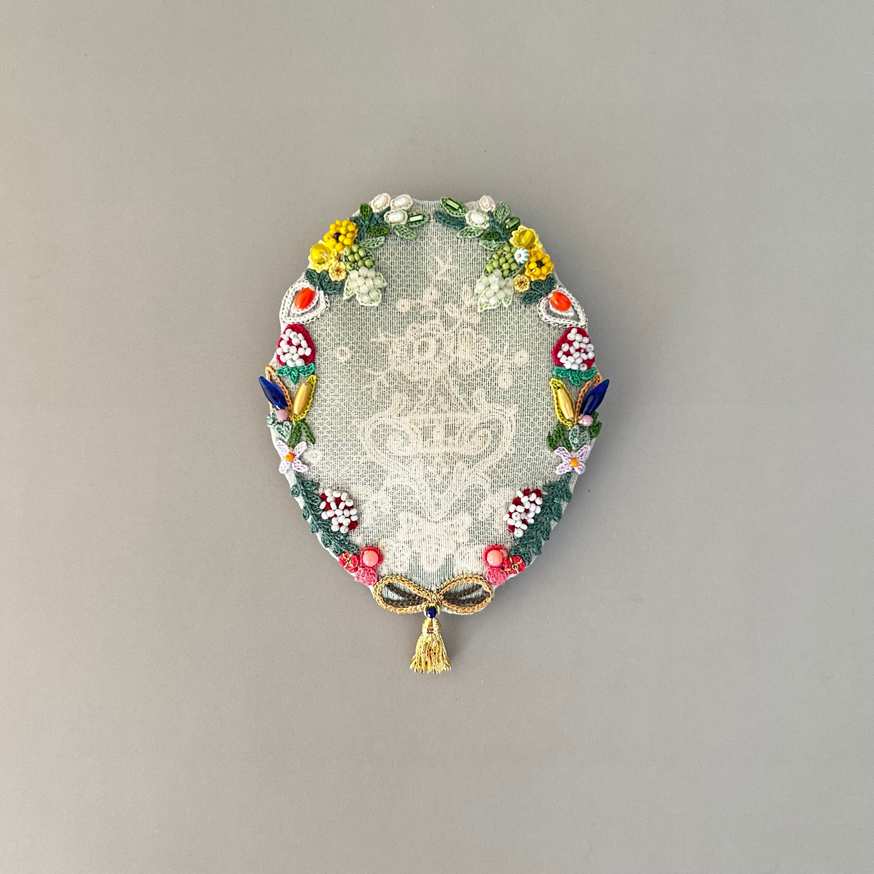 オバール花輪のブローチ