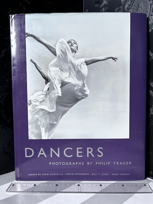 大判　DANCERS    BY  PHILIP TRAGER