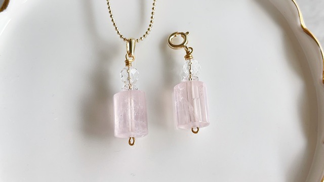 【受注製作】キューブカットクリスタルとマダガスカル産ローズクォーツのブレスレット✧不思議のメダイ✧チャームブレスレット