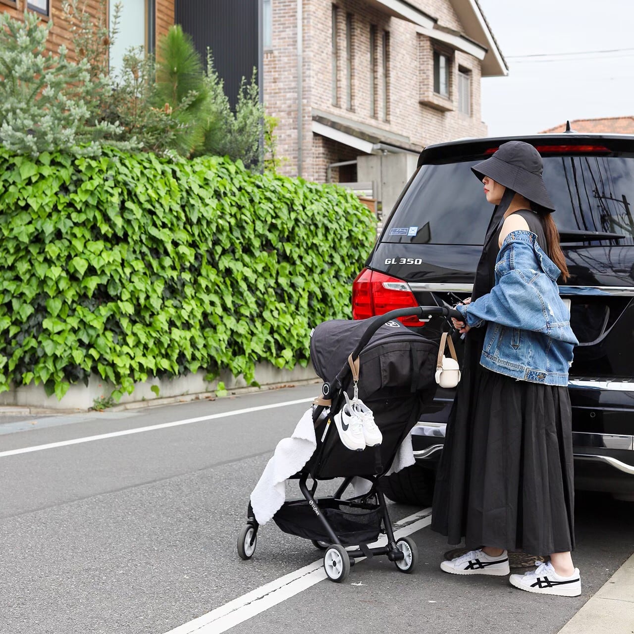 【新品未使用】 ミニエンベロープチャーム シュリンクレザー グレージュ 新品未使用】 ミニエンベロープチャーム シュリンクレザー グレージュ