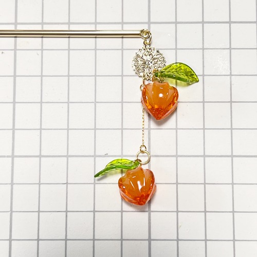 レジンで作った小さな鬼灯のかんざし　簪　ほおずき　ホオズキ
