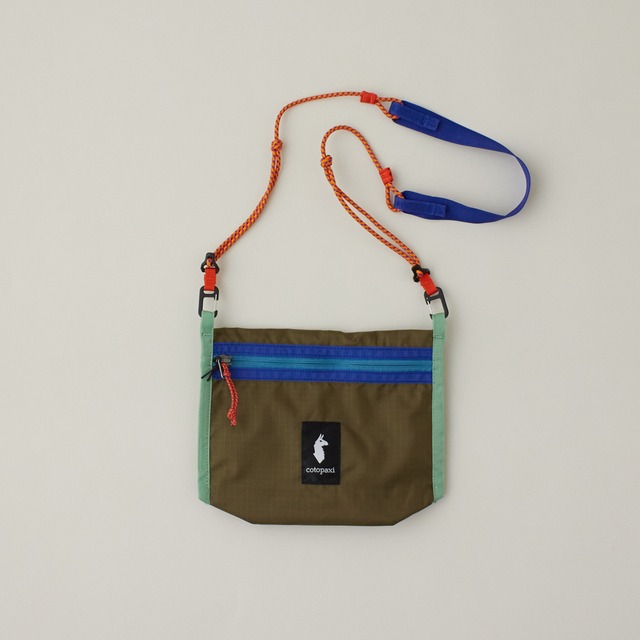 cotopaxi(コトパクシ)Lista 2L Lightweight Crossbody Bag - Cada Día   Oak