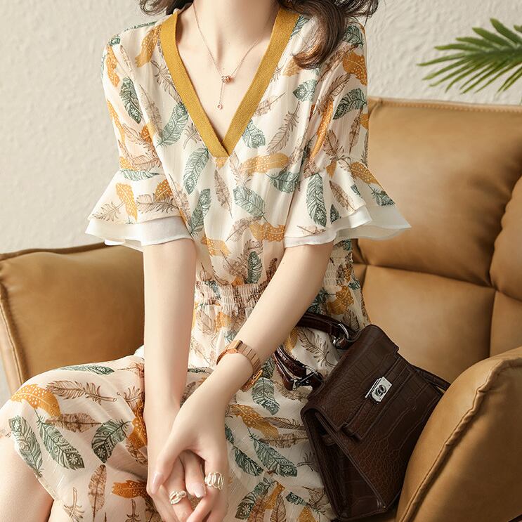 ワンピース レディース 半袖 Vネック シフォン かわいい 大人可愛い きれいめ 上品 エレガント 清楚 フェミニン おしゃれ お洒落 綺麗 お嬢様 おとな ナチュラル こなれ感 ラフ ラブリー キュート ガーリー ルーズ 抜け感 華やか 送料無料 存在感 リーフ柄 ボタニカル 学生 通学 デート お出かけ 女子会 S M L XL 2XL イエロー 春 夏 20代 30代 40代 50代 韓国 韓国系 着回し 普段使い 体型カバー 楽ちん ファッション スタイル モテ トレンド 流行