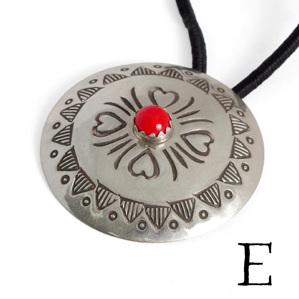 INDIAN JEWELRY インディアンジュエリー】Navajo Silver Coral Concho