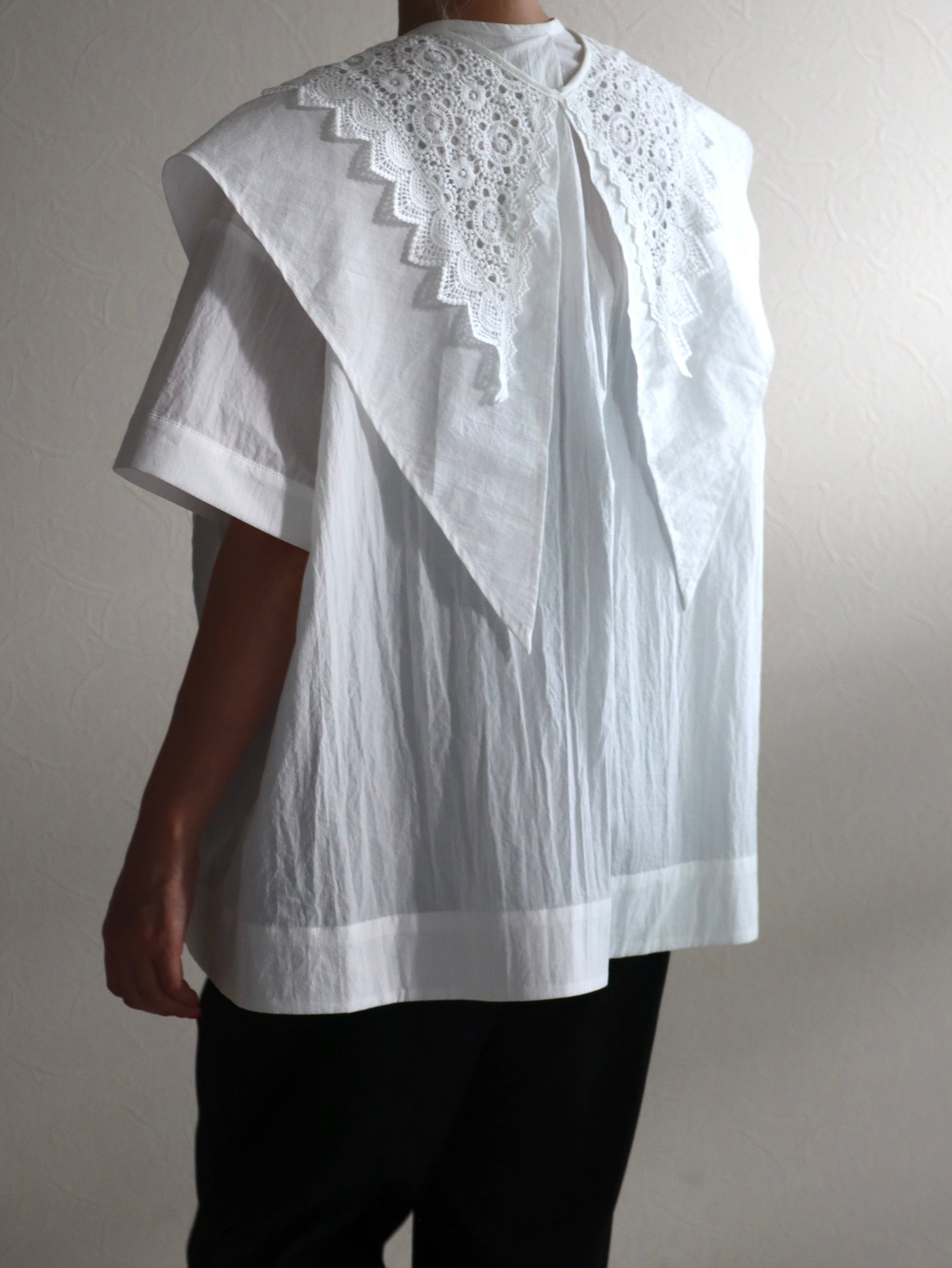 西宮 sculpted lace collar blouse (white)