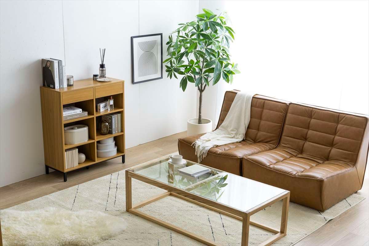 ヴィンテージ感のある木目調とストーン調の組み合わせが、お部屋を