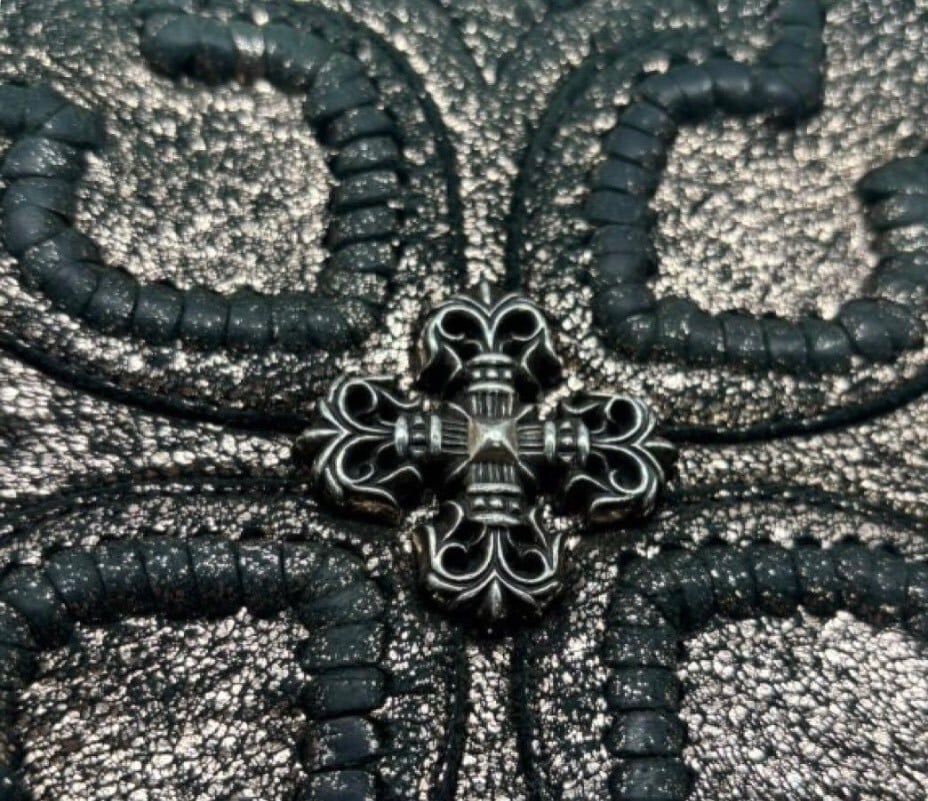 CHROME HEARTS クロムハーツ メタリックブラック クラッチバッグ