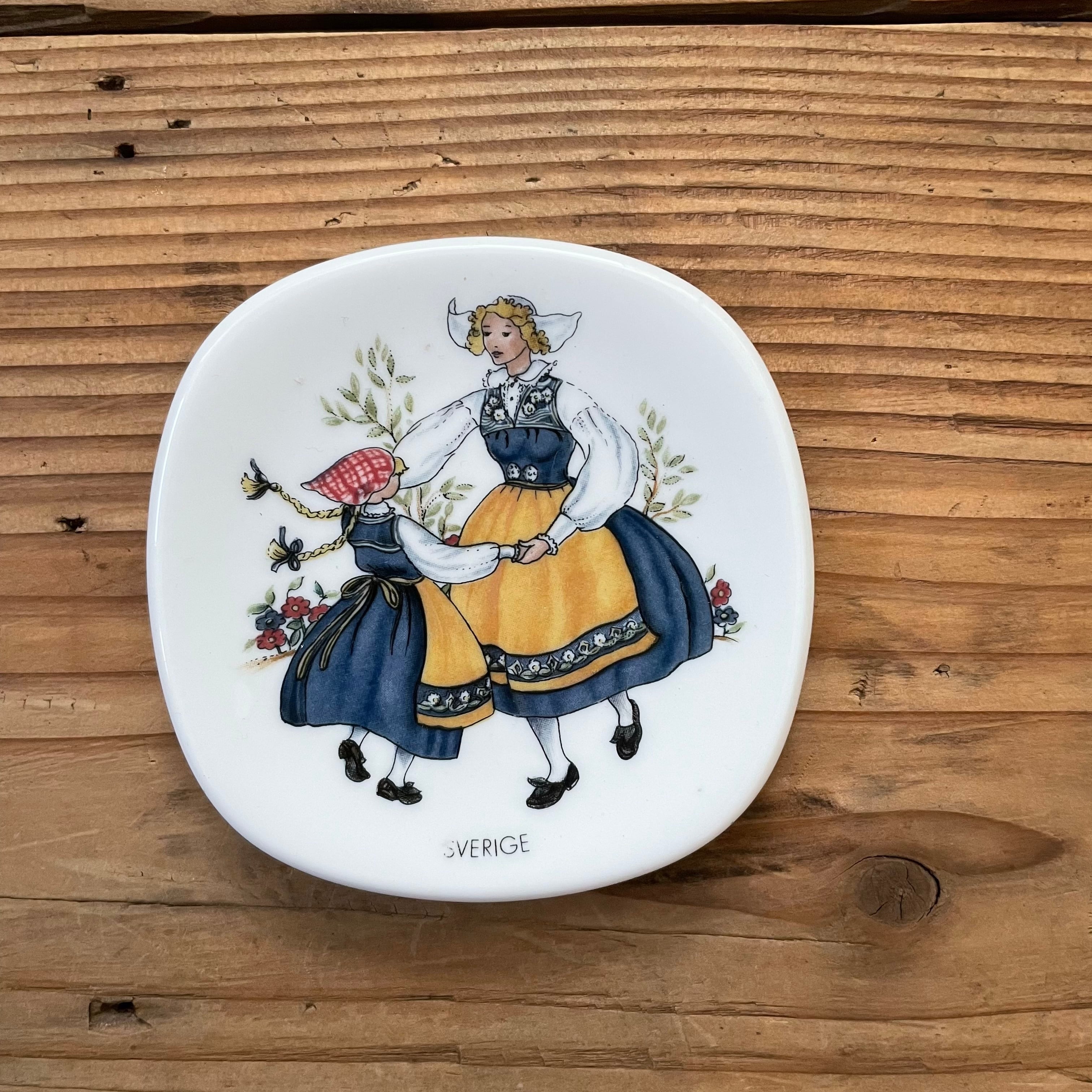 スウェーデンの民族衣装の小皿