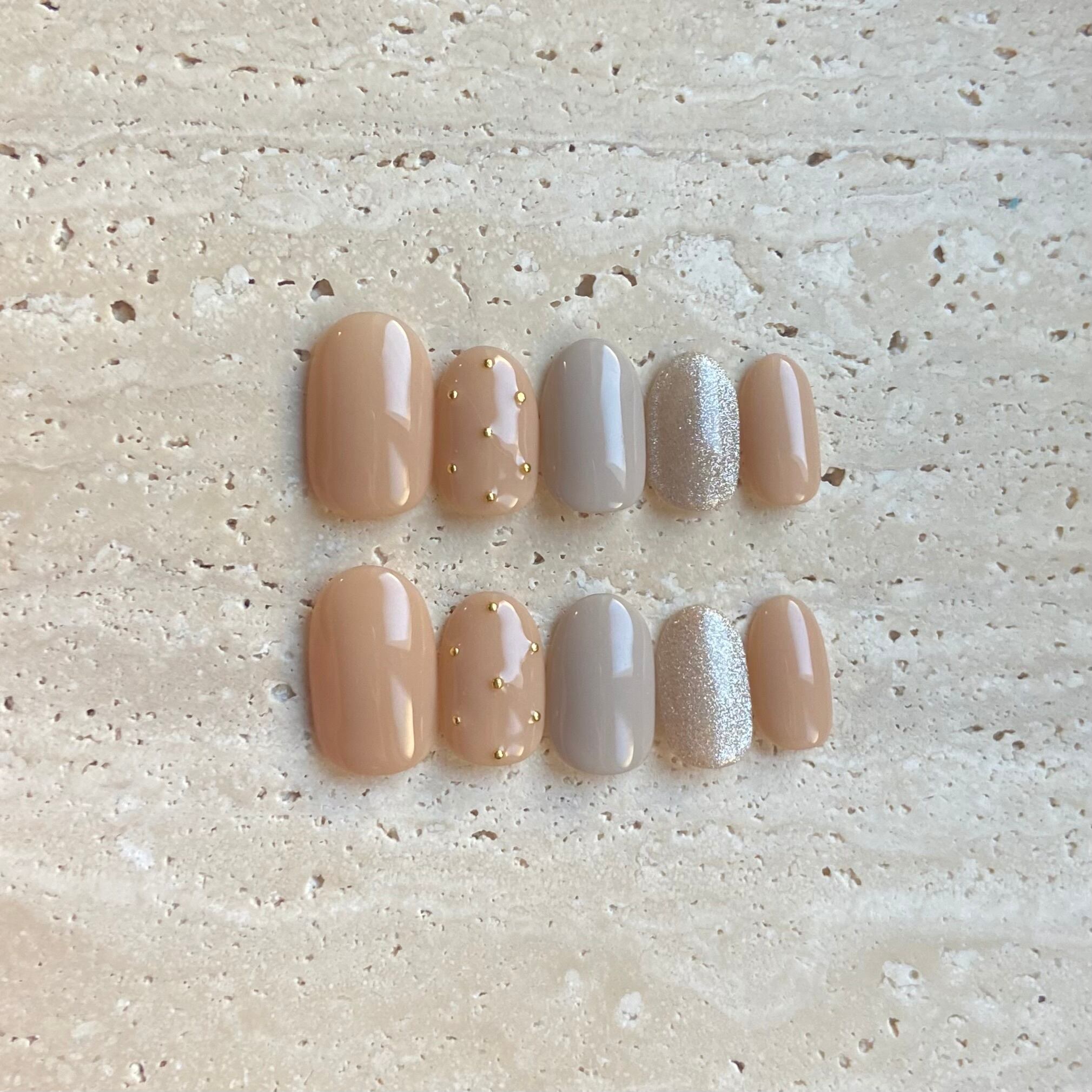 ☆A-205☆大きなビジューのベージュのマグネットネイル ジェルネイル  