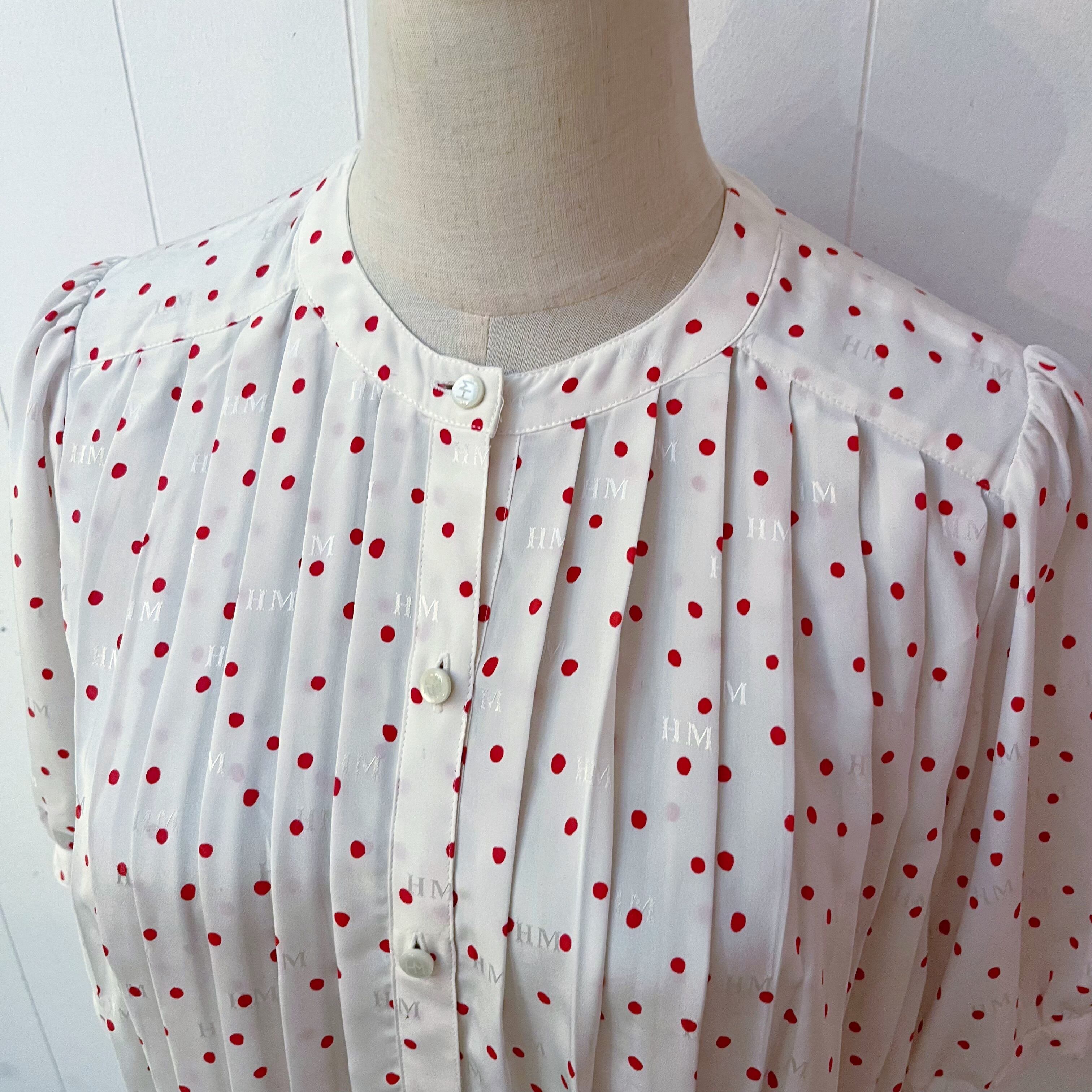 red dot pleats white blouse