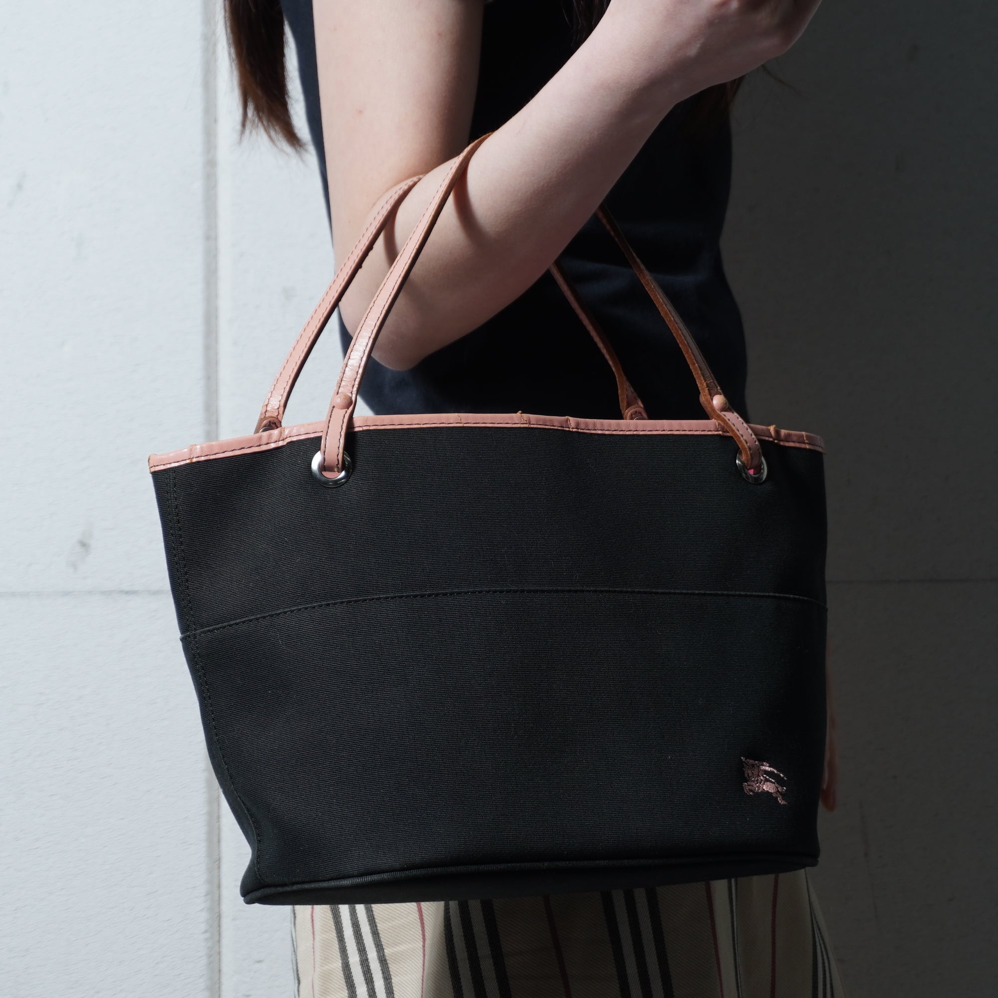 レディース BURBERRY BLUE LABEL トートバッグ ホースロゴ BLACK
