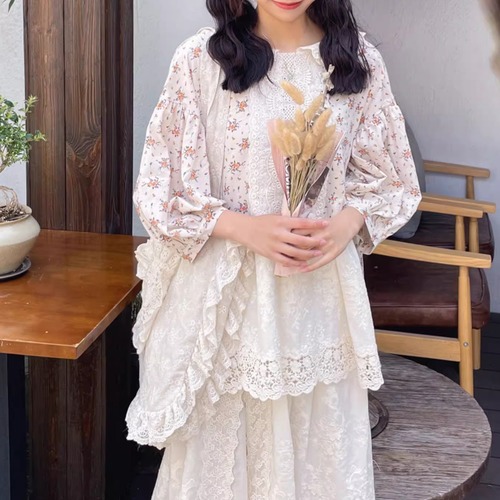 センターレース貼り小花柄ブラウス ・8536