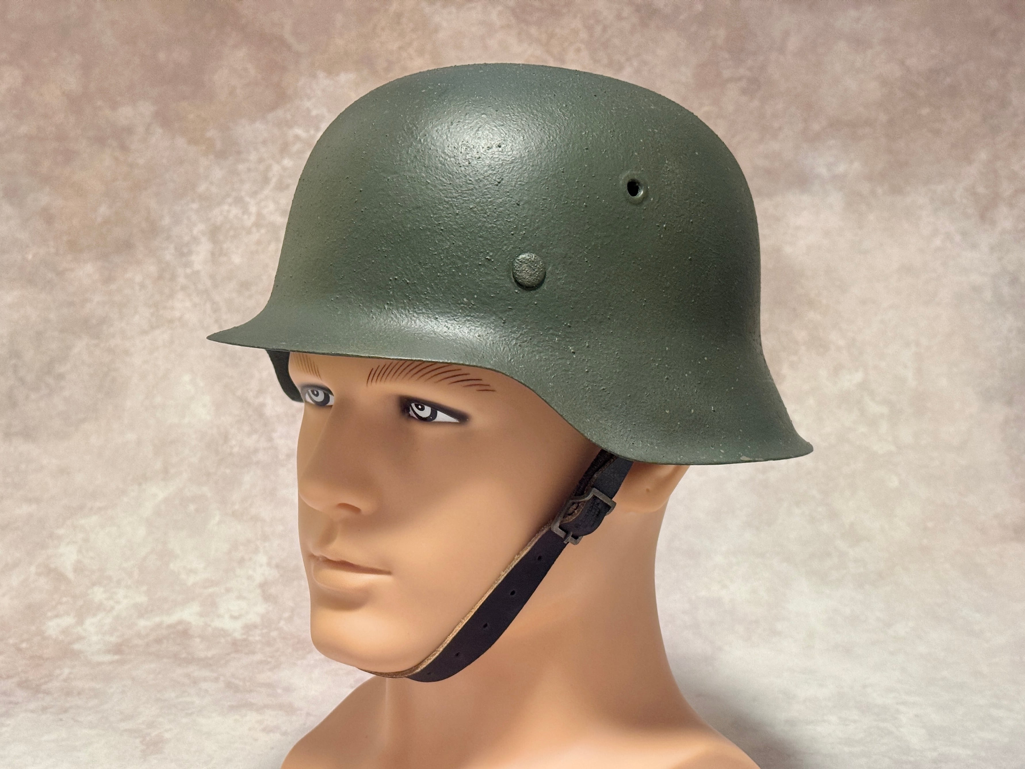 旧ドイツ軍　ヘルメット (シュタールヘルム M42) 実物？ナチヘル 実物】WWⅡ ドイツ軍 M42シュタールヘルメット レストア品 Q64 57cm