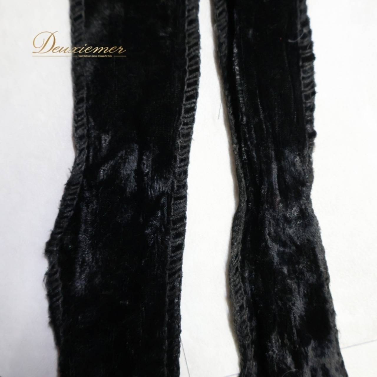 ベリーダンス トライバル 衣装 ブラック系 トップス ベルト セット 羽根 フェザー 黒 茶 青 赤 コイン 鈴 装飾 豪華 華やか ダンス衣装 舞台 クール 落ち着いた色合い ブラウン系 ブルー系 レッド系