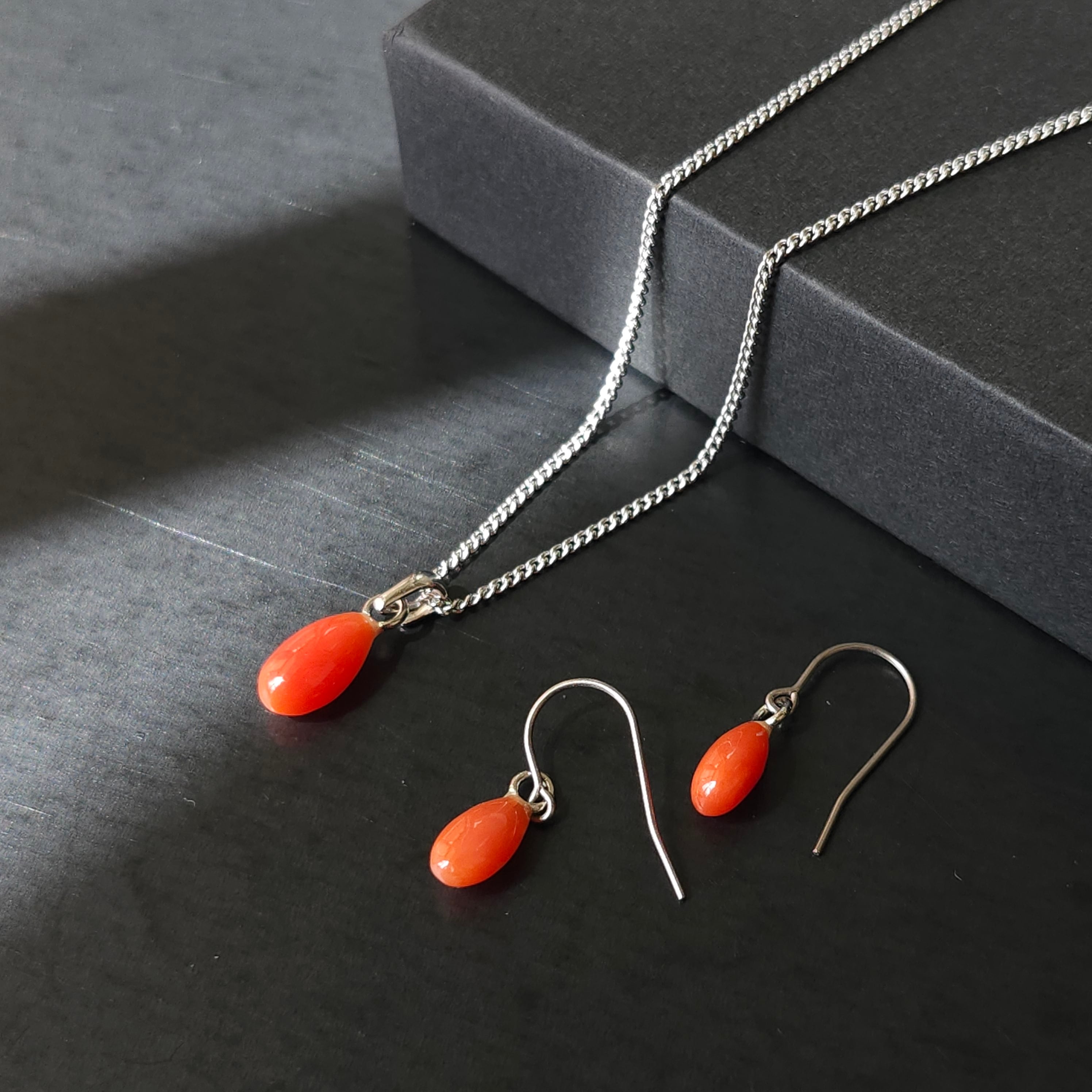 日本産赤珊瑚のピアス 7-7.5mm ラウンド新品 日本製 赤玉（血赤）ピアス【赤珊瑚風】 : PORTEヤフー店 - 通販