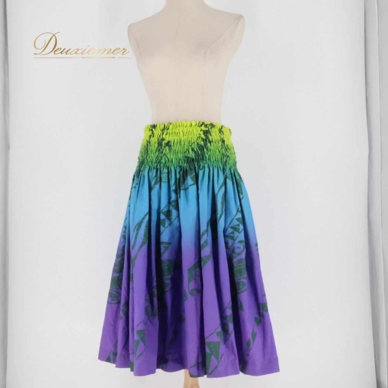 フラダンス 衣装 パウスカート プアラニ パープル系 PUALANI カヒコ柄 グラデーション グリーン系 ブルー系 シングル シンプル かわいい 華やか 鮮やか 明るい 紫 青 緑 黄緑 ハワイアン アロハ ハワイアンプリント フラ ダンス レッスン 練習