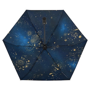 雨の中でも星空の世界を楽しめる、天体総柄（ゴールド） 晴雨兼用 折りたたみ傘・日傘（内側プリント・外側ブラック）