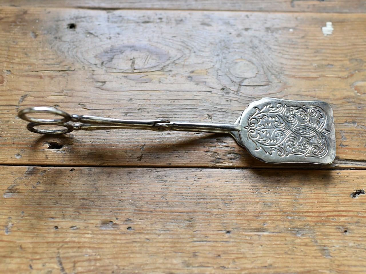 装飾が素敵なサーバートング(C) フレンチブロカント