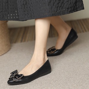 レディース パンプス ぺたんこシューズ ぺたんこパンプス ローヒール ぺたんこ 1.5cm ポインテッドトゥ リボン かわいい 大人可愛い きれいめ 上品 おしゃれ エレガント ラブリー キュート 存在感 華やか フェミニン 無地 春 夏 秋 ロングシーズン OL 通勤 デート お出かけ パーティー イベント レストラン ショッピング ランチ 女子会 デイリー 普段使い 高見え 格上げ モテ プチプラ 小さいサイズ 大きいサイズ カラバリ ゴールド シルバー ブラック ベーシックカラー 大人カラー