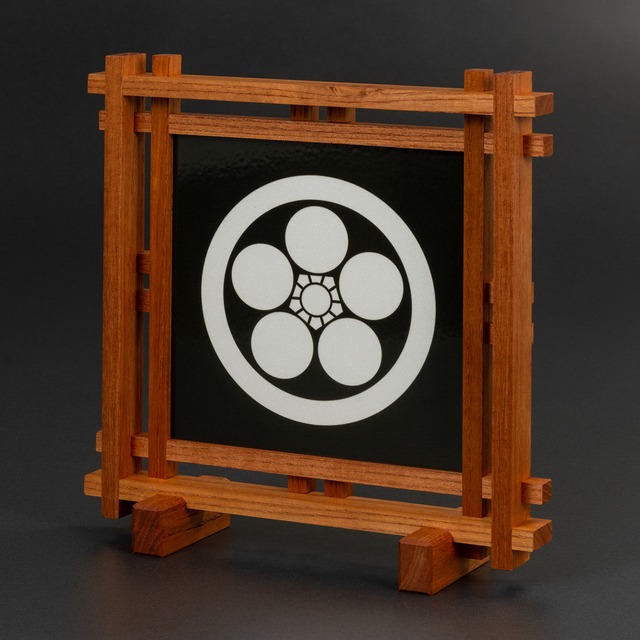 ［丸に梅鉢］組子細工の家紋パネル（28×28×10cm）