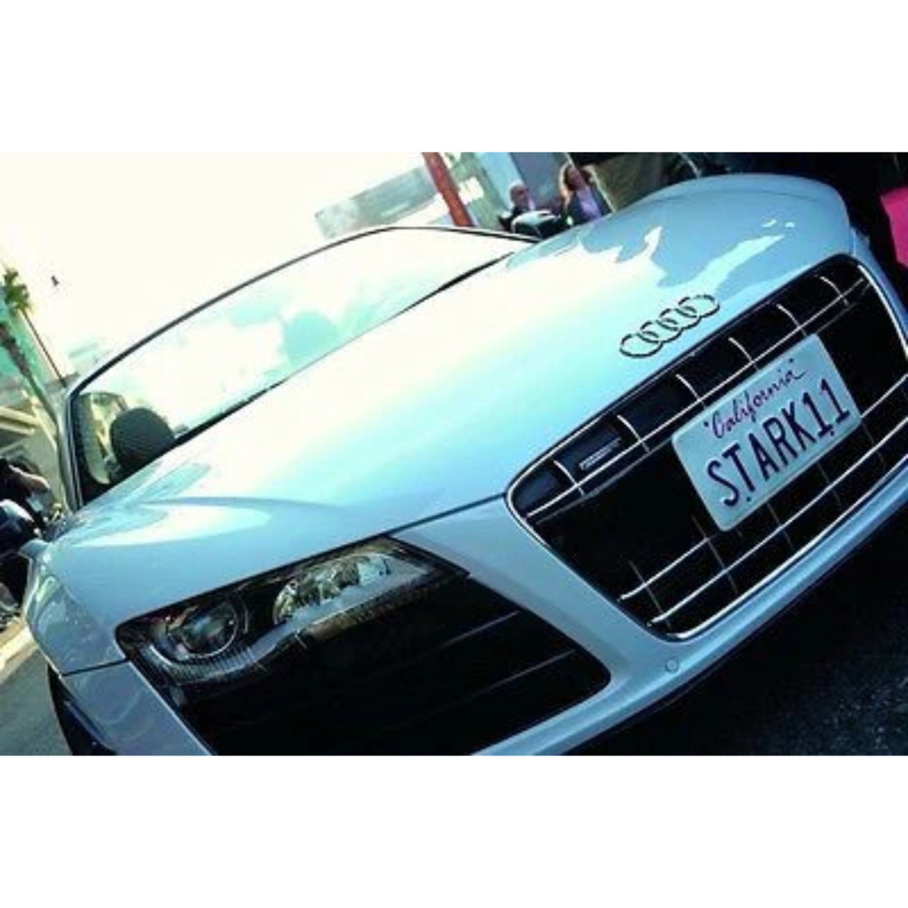 （STARK 11）トニー・スターク　2011アウディR8スパイダー　ナンバープレートカリフォルニア州