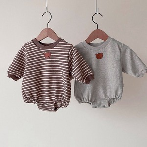 【BABY】クマ柄ボーダーロンパース