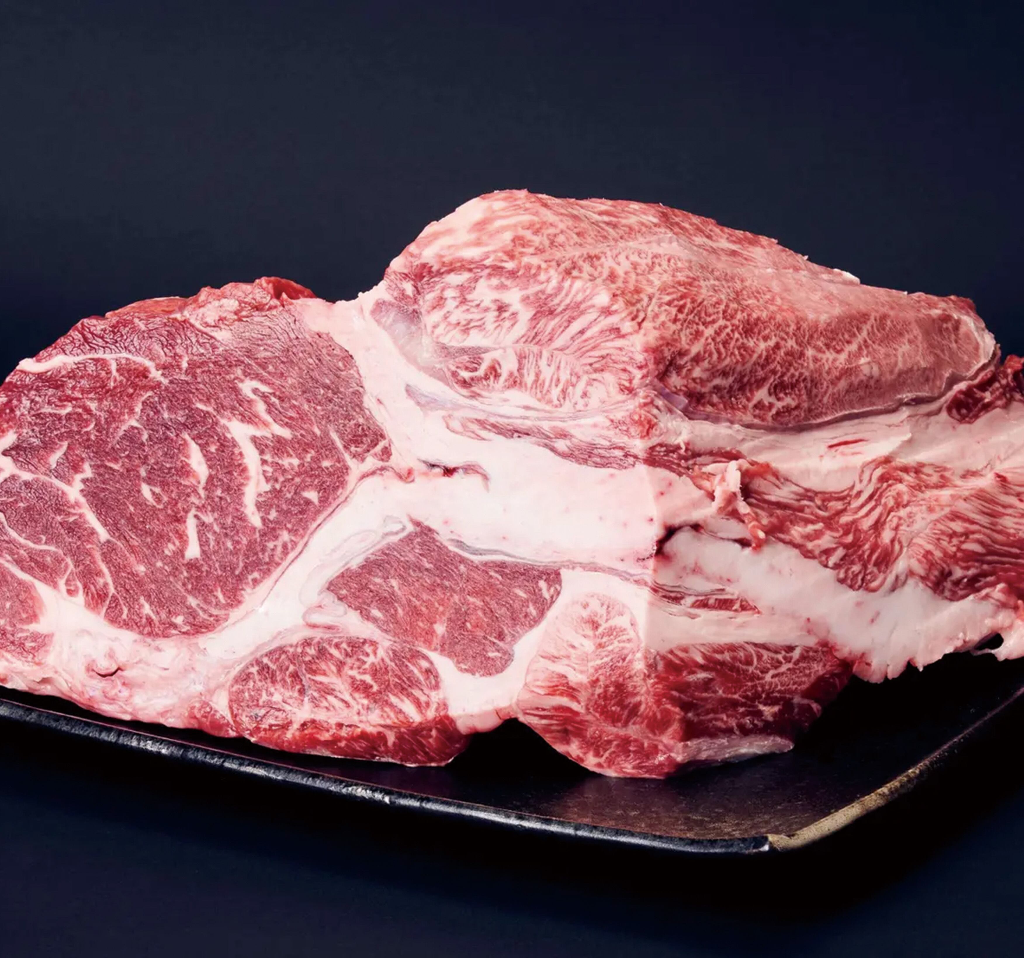 《送料無料》【塊】和牛のネック 約2kg 濃い肉の味。和牛オリンピック日本一の農場からお届け