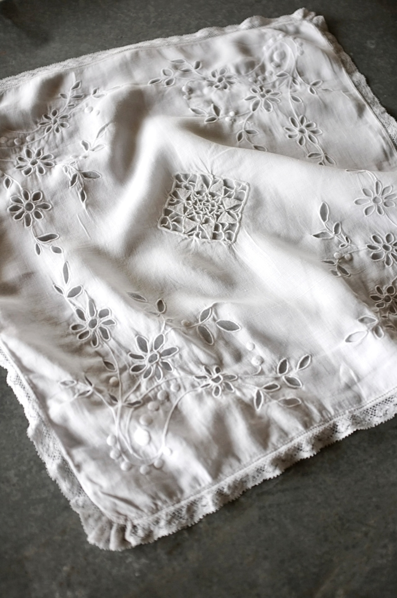 フランス 麻ローン 白星と白花の小宇宙とクッションカバー アンティーク