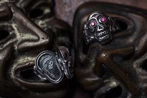 SKULL POISON RING RED ZIRCONIA