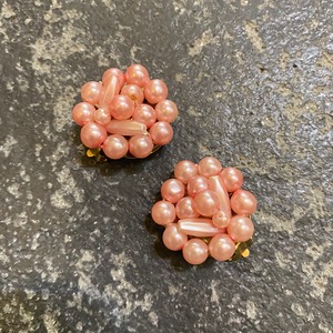 VINTAGE salmon pink beads earrings