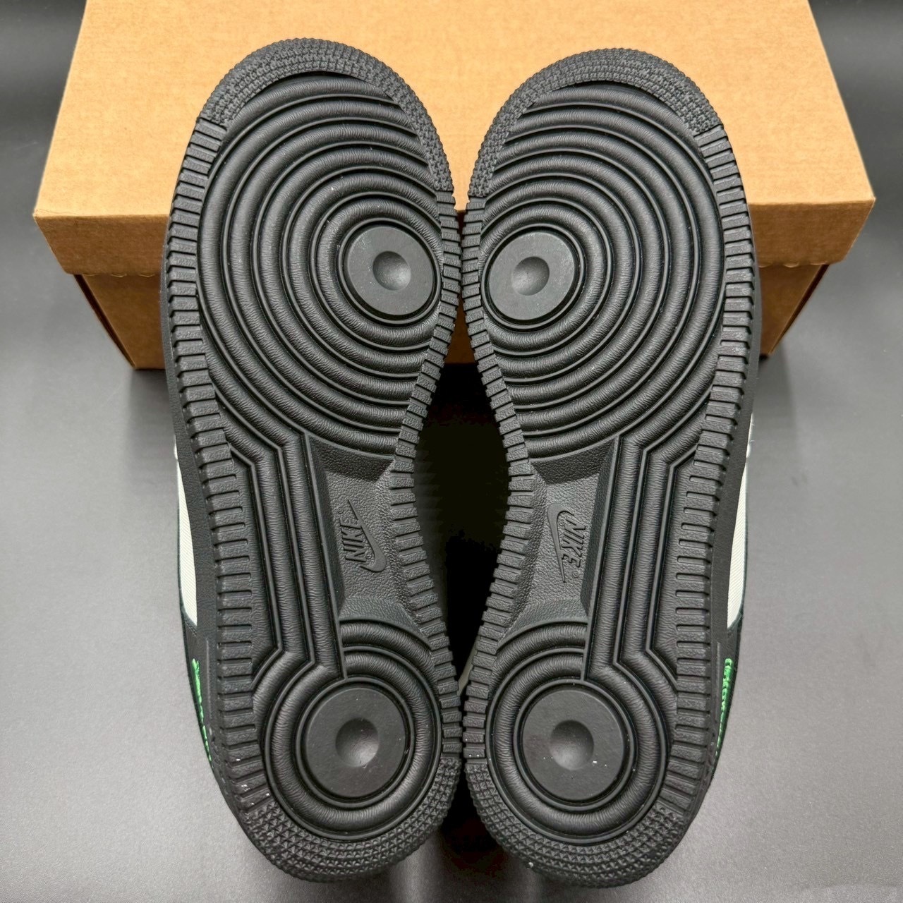 NIKE AIR FORCE 1 LOW GORE-TEX UNRELEASED SALESMANS SAMPLE EMERALD GREEN/WHITE BLACK