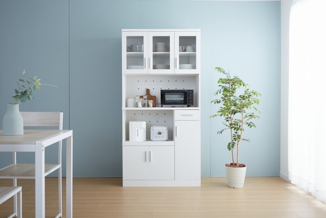 細かいカトラリー類から大きなお鍋も収納できる大容量のレンジ台